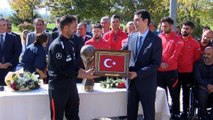 Dünya şampiyonu Ampute Futbol Milli Takımı, gazilere moral ziyaretinde bulundu