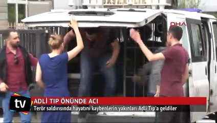 Saldırıda ölenlerin yakınları Adli Tıp önüne geliyor