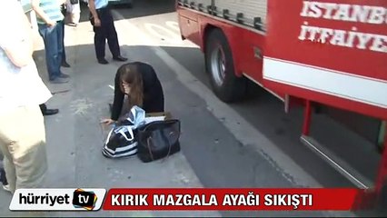 Bacağı mazgala sıkışan genç kadın acı içinde yardım bekledi