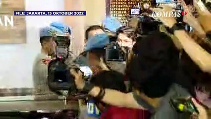 Penampakan Tersangka KDRT Rizky Billar Kenakan Baju Tahanan Oranye