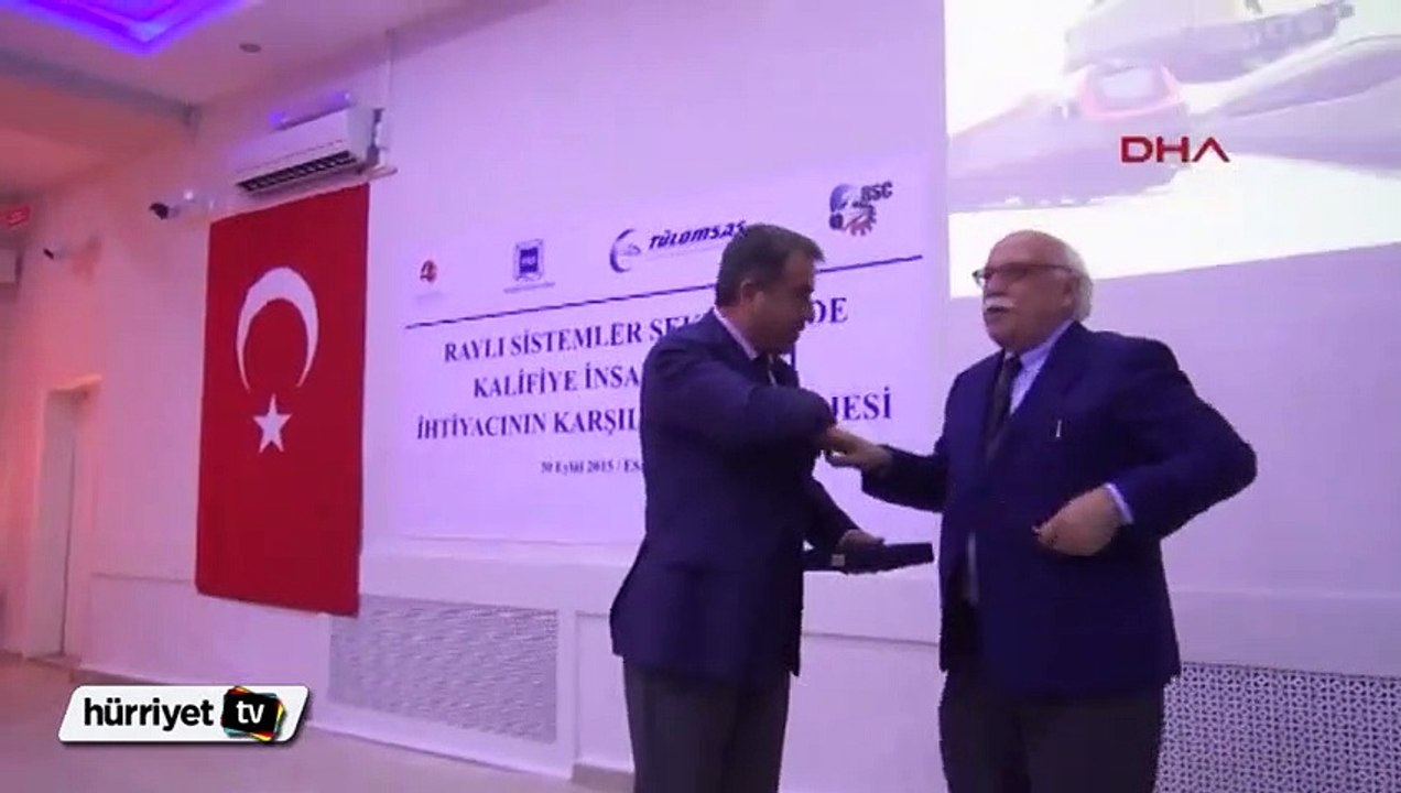 Bakan Avcı kapalı ceket cebini bıçakla açtı
