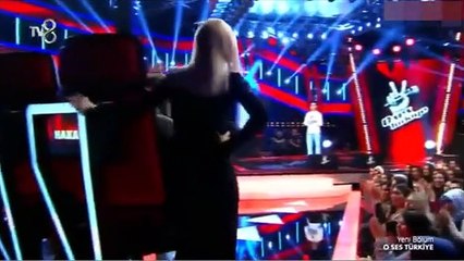 Hadise az kalsın stüdyoyu terk ediyordu