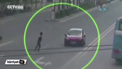 Yolun ortasında beklemesinin bir sebebi var