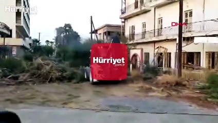 KKTC "Hayalet Şehir" Kapalı Maraş' ta iş makinalarıyla temizlik çalışması başladı