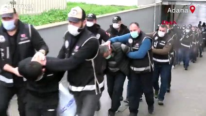 Cinayeti üstlenmesi için tehdit ettiği gencin evine 'kan davalısı' yazmış