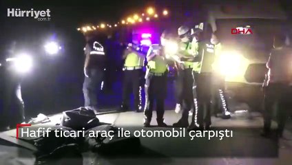 下载视频: Hafif ticari araç ile otomobil çarpıştı