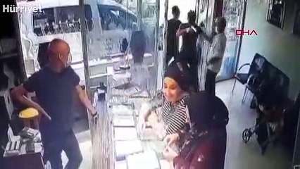 Maske ve silahlı soyguncular kuyumcuyu gasp etti