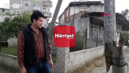 Rüzgarda iki parça olan ahşap telefon direğini kabloyla sabitlediler