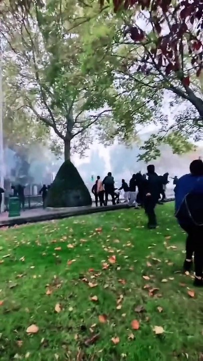 Nanterre - Des nouveaux affrontements ce matin entre lycéens et policiers près du lycée Joliot-Curie - Deux jeunes ont été interpellés - Regardez