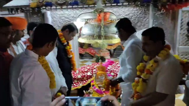 Video: महाराष्ट्र के उपमुख्यमंत्री देवेंद्र फडणवीस ने बाबा रामदेव समाधि के किए दर्शन