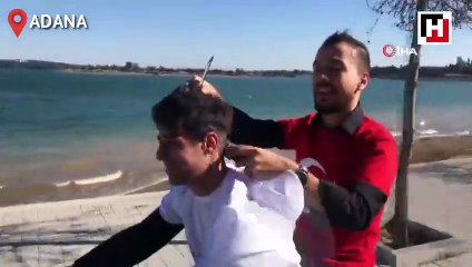 Çılgın berberden hareket halindeki motosiklette tıraş