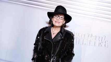 GALA VIDEO - Nana Mouskouri : pourquoi elle ne quitte jamais ses lunettes noires