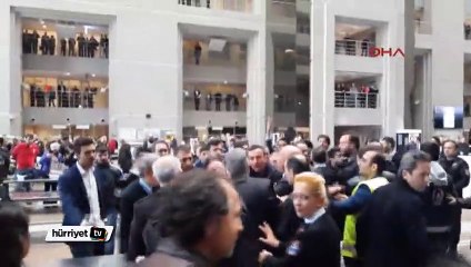 Adliyede "Aranmam" diyen avukatlara tepki