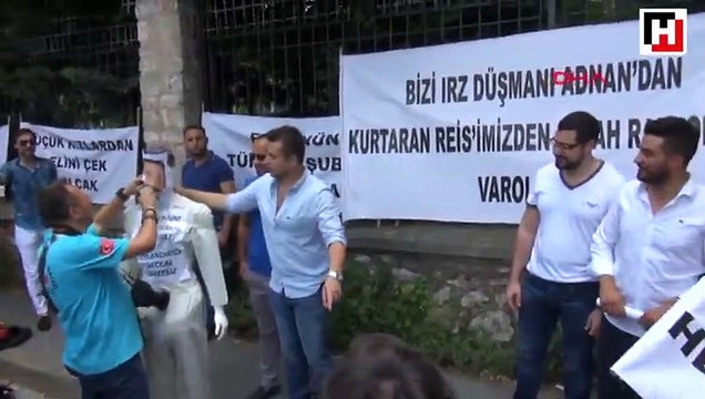 Emniyet önünde Adnan Oktar protestosu