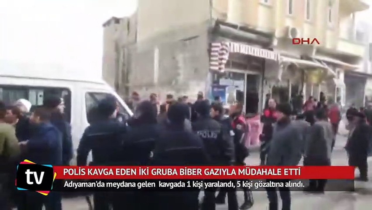 Polis kavga eden iki gruba biber gazıyla müdahale etti
