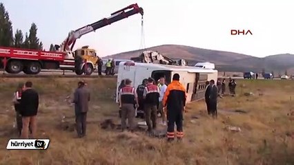 Afyon'da yolcu otobüsü devrildi: 1 ölü, 32 yaralı