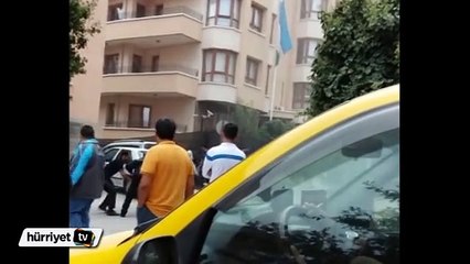 Afgan mülteci kendini yakmak istedi