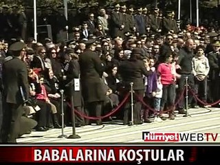 ŞEHİT BABALARINA KOŞTULAR