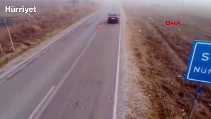 Ehliyetsiz sürücünün aracı başkasına verdiği  an dronla görüntülendi