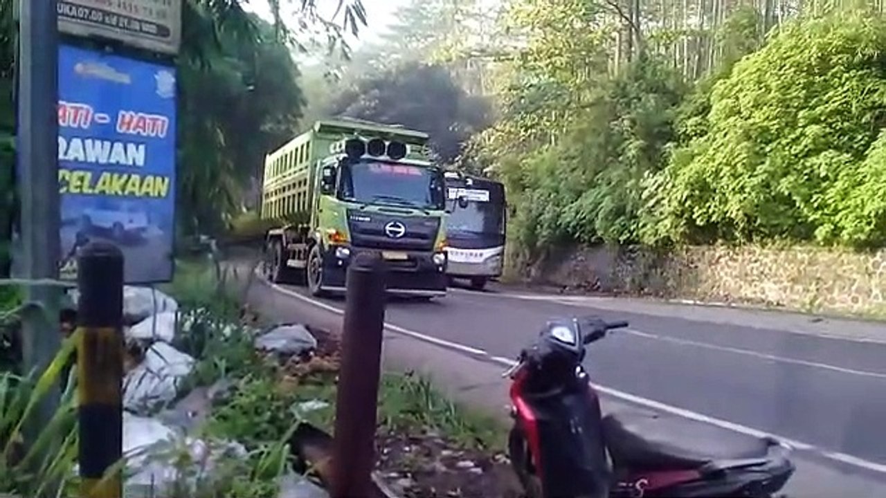 damtruk muat pasir