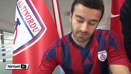 Altınordu'nun yeni transferi Ahmet Arı'dan yemin törenli imza