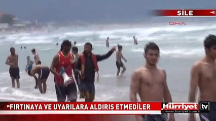 FIRTINAYA ALDIRIŞ ETMEDEN DENİZE GİRDİLER