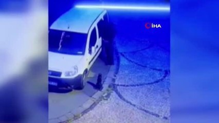 Fatih'te park halindeki 2 aracı soyan hırsız kamerada