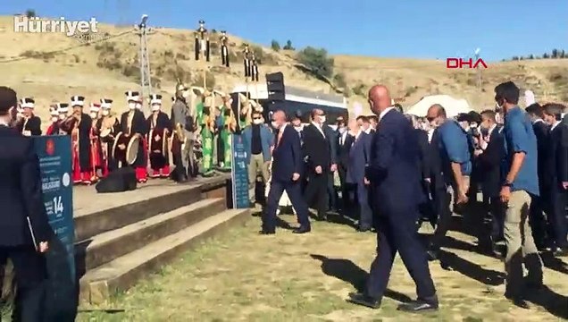 Cumhurbaşkanı Erdoğan ve MHP lideri Bahçeli Ahlat'ta Selçuklu Meydan Mezarlığı'nı ziyaret etti