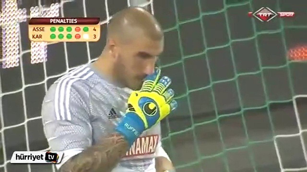 Son penaltı kaçınca Saint Etienne taraftarları hücum etti