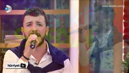 Ahmet Parlak, "İsyan" şarkısını Renkli Sayfalar izleyicilerine canlı söyledi