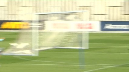 Joao Félix marca un gol en el entrenamiento y hace el gesto de mandar callar a De Paul