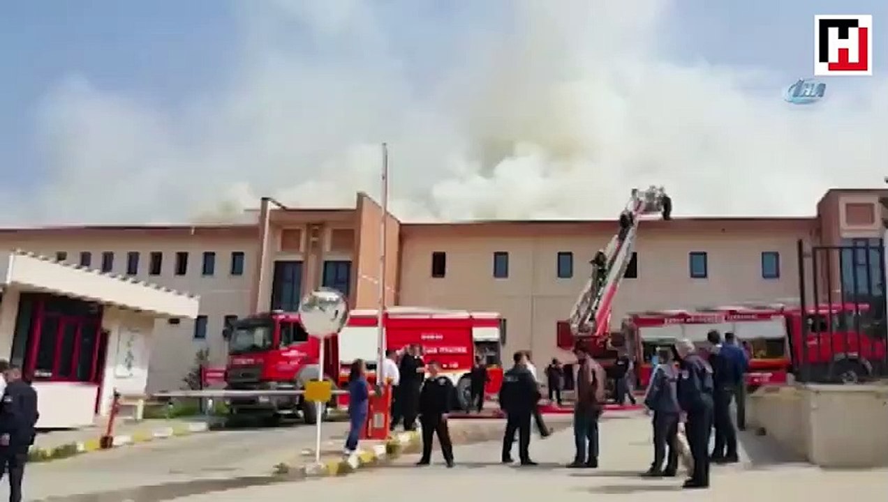 Hastanede yangın paniği...Yoğun dumanlar yükseliyor