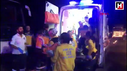 Aksaray'da mülteciler ve polisleri taşıyan otobüs devrildi