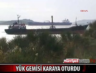 YÜK GEMİSİ BOĞAZ'DA KUM TEPESİNE OTURDU