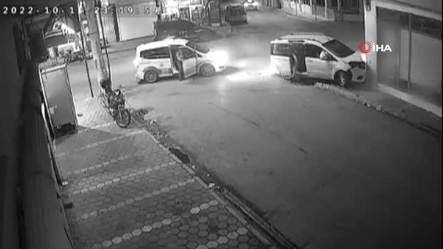 Aksiyon filmlerini aratmayan kovalamaca kazayla bitti! Yaşananlar kameraya yansıdı