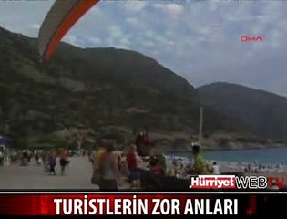 PARAŞÜT TURİSTLERİN ÜSTÜNE DÜŞTÜ