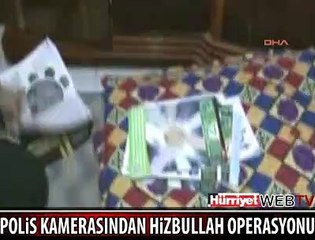 POLİSLER KAPIYI KIRARAK EVE GİRDİ