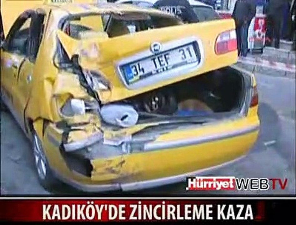 KADIKÖY ARAÇLAR BİRBİRİNE GİRDİ