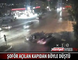 SÜRÜCÜ ARAÇTAN FIRLADI