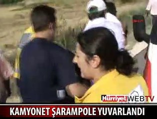 KAMYONET ŞARAMPOLE YUVARLANDI