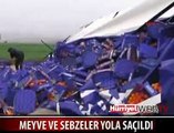 TIR DEVRİLDİ PORTOKALLAR YOLA SAÇILDI