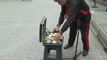 Eskişehir haberleri... Eskişehir'in sanat güneşi mikrofon dolu çantasını yanından ayırmıyor