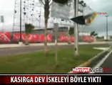 FIRTINA DEV İSKELEYİ DEVİRDİ