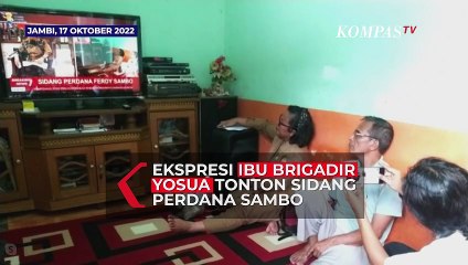 Ekspresi Ibu Brigadir Yosua saat Tonton Jalannya Sidang Perdana Ferdy Sambo Cs, Terus Seka Air Mata