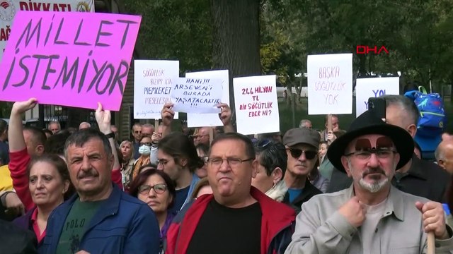 Kent ormanı millet bahçesi olmasın diye 'insan zinciri' kurdular