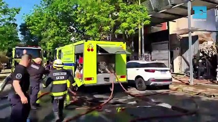 Impresionante incendio y tensión en el centro de La Plata: vecinos de dos edificios linderos se autoevacuaron