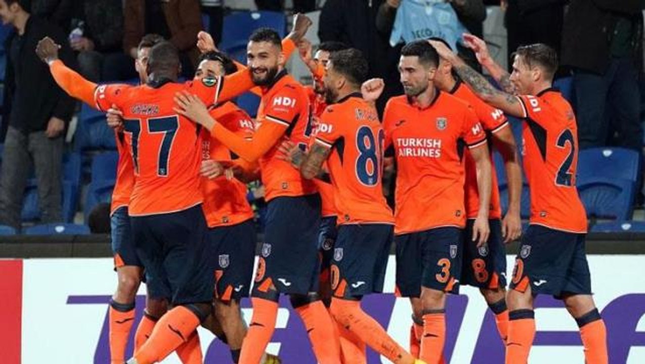 Başakşehir, Rigas Skola'yı 3 golle geçerek Konferans Ligi'nde gruptan çıkmayı garantiledi