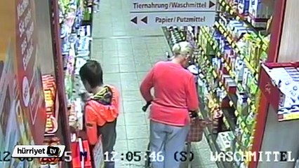 Yaşlı kadının cüzdanını profesyonelce çaldı