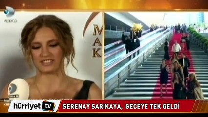 Serenay Sarıkaya geceye tek geldi