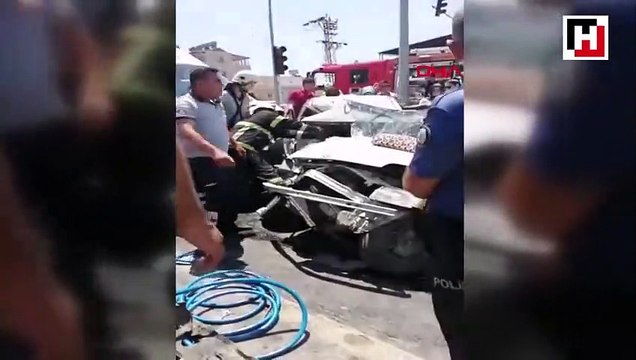 Hasta taşıyan ambulans otomobille çarpıştı: 2 ölü 1 yaralı